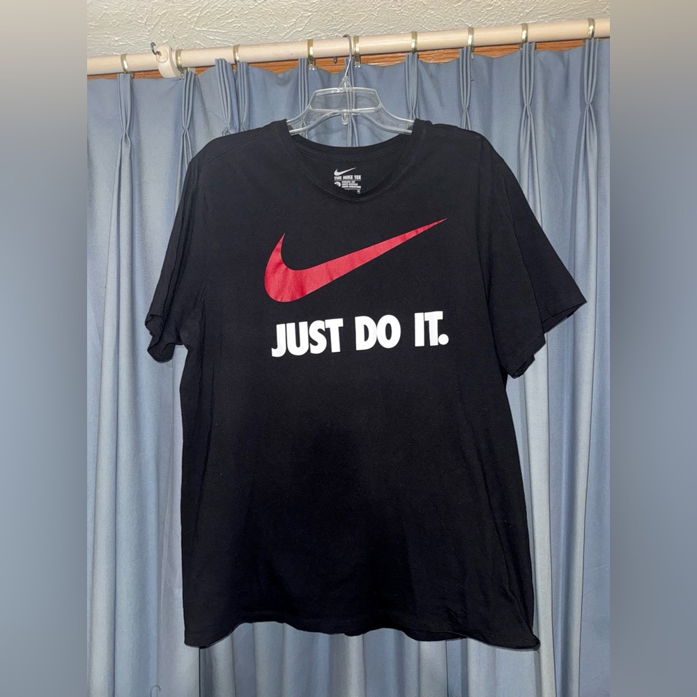 Nike Black and Red Short Sleeve Tee